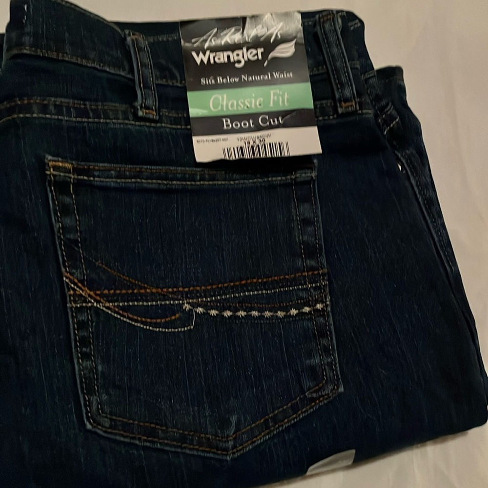 NEW Wrangler Classic Fit Boot Cut Blue Jean New With Tags Size Women’s 18x30